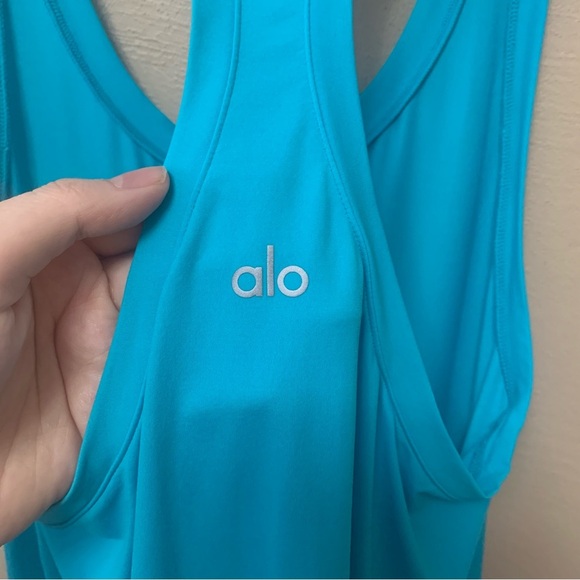 Alo Yoga Pulse Tank in Bright Aqua Size Medium - Picture 4 of 6